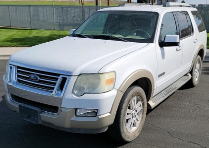 2006 FORD EXPLORER - DVD PLAYER!