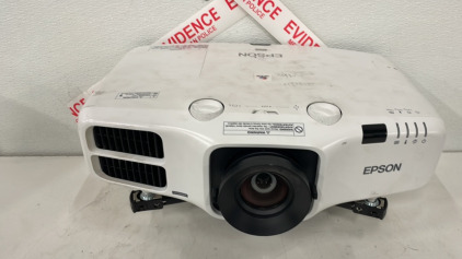 Espoo Cresteon Connected Faroudja Powerlite Projector Comes With Screen (SP3)