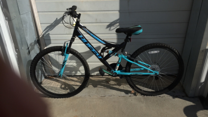 26” Huffy Trail Runner 18 Speed Bike