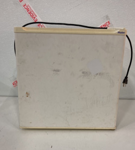 19&rsquo;&rsquo; x19&rsquo;&rsquo; Haier White Mini Fridge