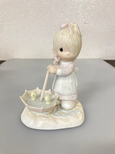 Precious Moments Figurine “Let Love Reign”