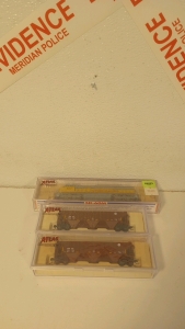 (1) Atlas Union Pacific #6253 N-Scale Locomotive (2) Atlas TM 4750Covered Hopper Train Cars