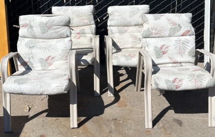 4 Patio Chairs w/ Cushions