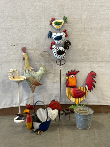 Metal Chicken/ Rooster Yard Decor