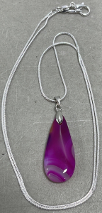 (1) 21.90ct Peach Striped Agate Teardrop Gemstone .925 Necklace