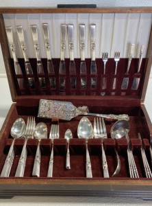 62pc Community Silverware Set in Case