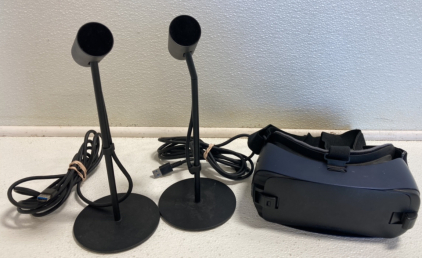 Samsung VR Headset, (2) Oculus Sensors