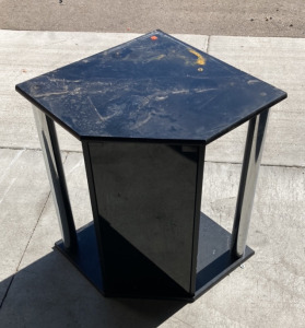 32 1/2&rsquo;&rsquo; x 26&rsquo;&rsquo; x 29 1/2&rsquo;&rsquo; Black Furniture Piece With Glass Door