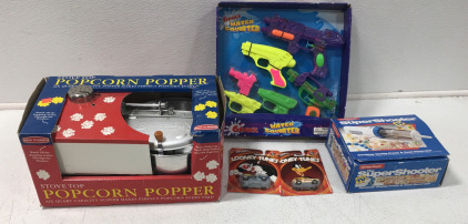 Stove Top POPCORN POPPER 6 Pack Of Water Guns, The SuperShooter, (2) Looney Tunes HotWheeles