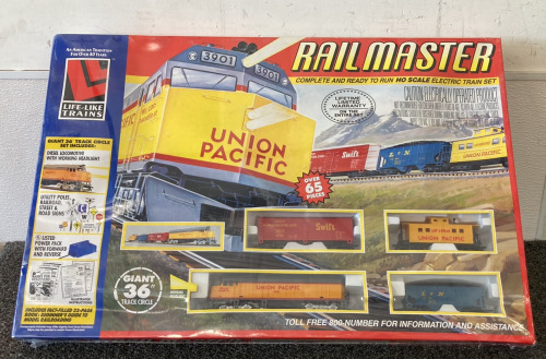 Factory Sealed Rail Master HO Scale Electric Train Set