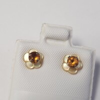 10K Citrine and Mother of Pearl 2-in-1 (0.3ct) Earrings - 3