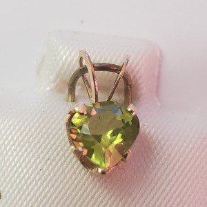 10K Peridot(0.65ct) Pendant