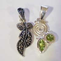 Silver Lot Of 2 Marcasite Peridot Pendant - 2