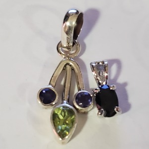 Silver Lot Of 2 Peridot Iolite Pendant