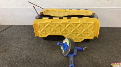 Tote With Drain Auger And Auger End