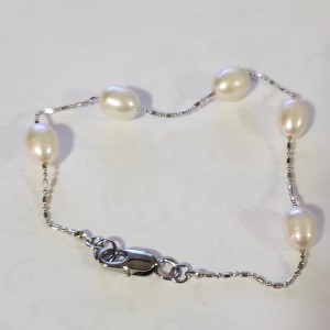 Silver Freshwater Pearl Bracelet