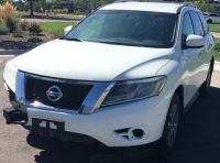 2015 NISSAN PATHFINDER - 4X4!