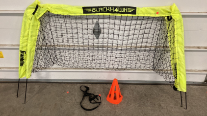 Youth Soccer Practice Net and (2) Cones