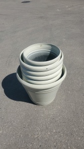 (9) Plastic Planters