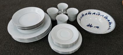 Vintage Coca-Cola tray. Very nice Dish Set. Tiny Japanese Decorative Tea Set.