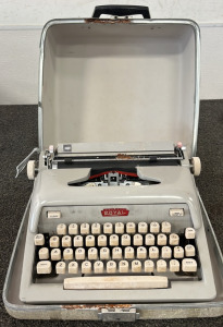 Royal Type Writer w/ Case
