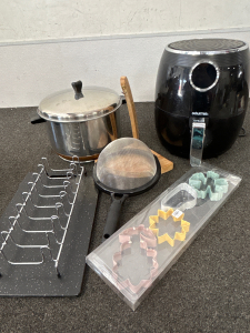 Gourmia Air Fryer with Digital Programming -works! Stock Pot, Banana Hook Stand, Small Mesh Colander, Cutting Board, Dish Rack, and Cookie Cutters from Crate & Barrel. Please inspect.