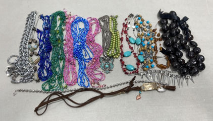 (17) Different Costume/Craft Ladies Necklaces