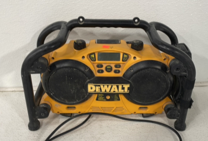 Dewalt DC011 Worksite Radio/Charger