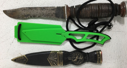 (1) 5&rdquo; Blade Craftsman USA (1) Zomb-War With Sheath (1) Lion Knife With Sheath